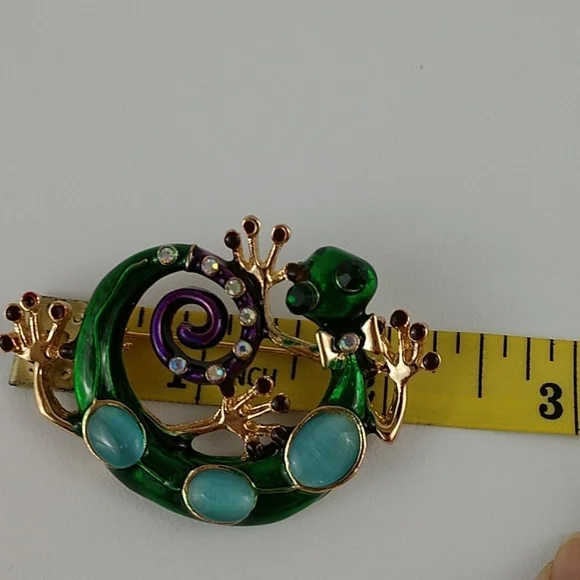 Gecko Lizard Brooch Pin Bow Tie Enamel Whimsical Fun Collectible - Picture 7 of 9